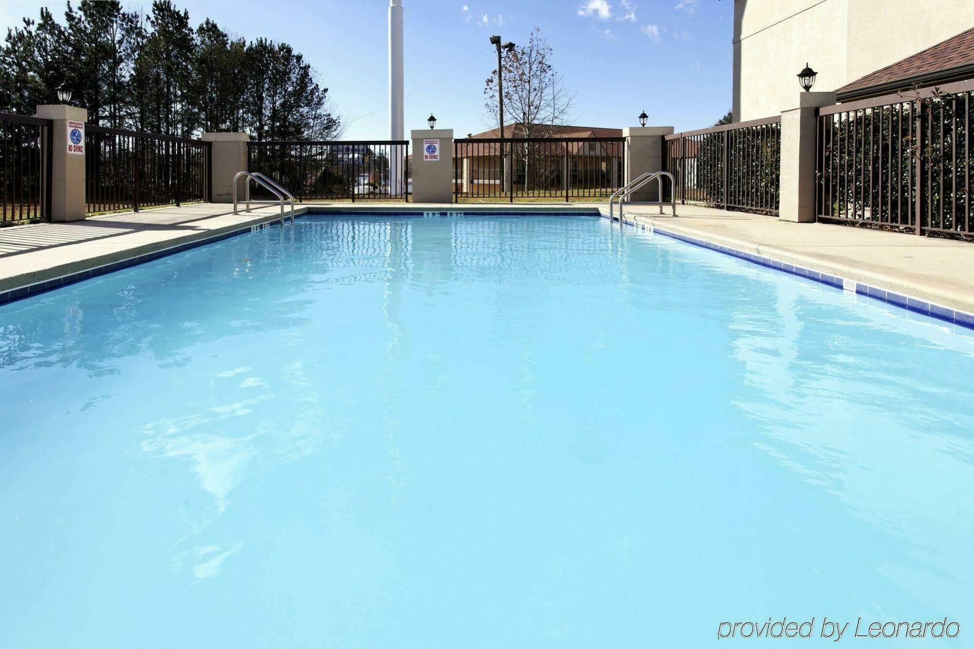 Hotel Comfort & Hwy 78 West 2*
